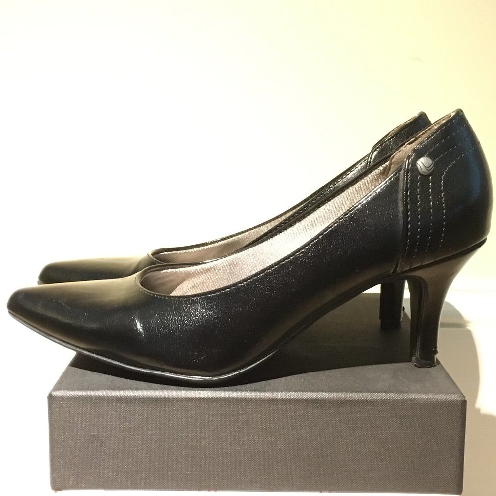 Life Stride Classic Pointed Toe Black Pump